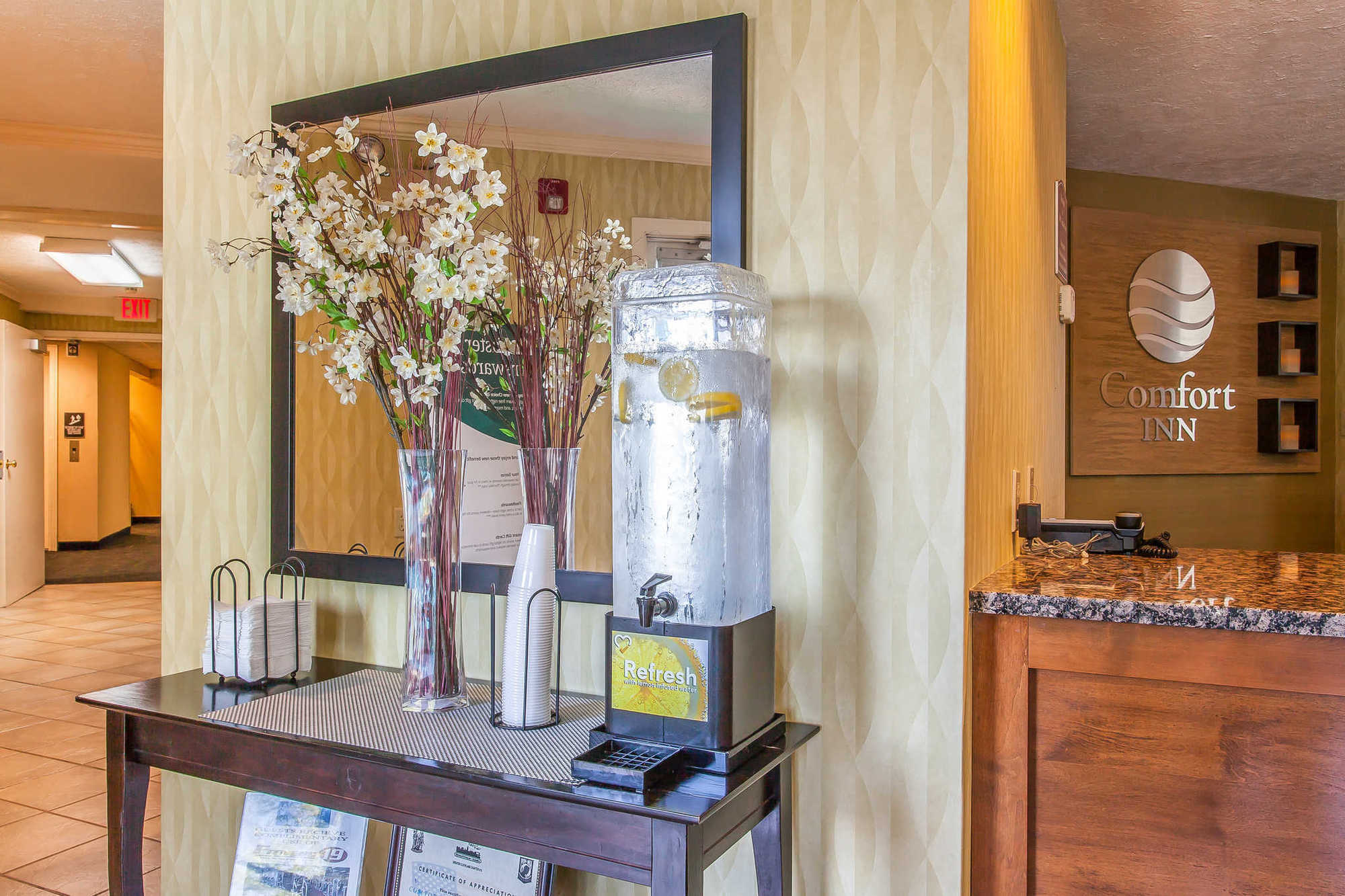 Comfort Inn Индепенденс Интерьер фото